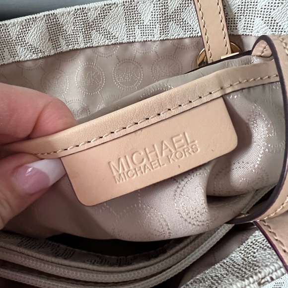 Authentic Michael Kors bag - Picture 5 of 8